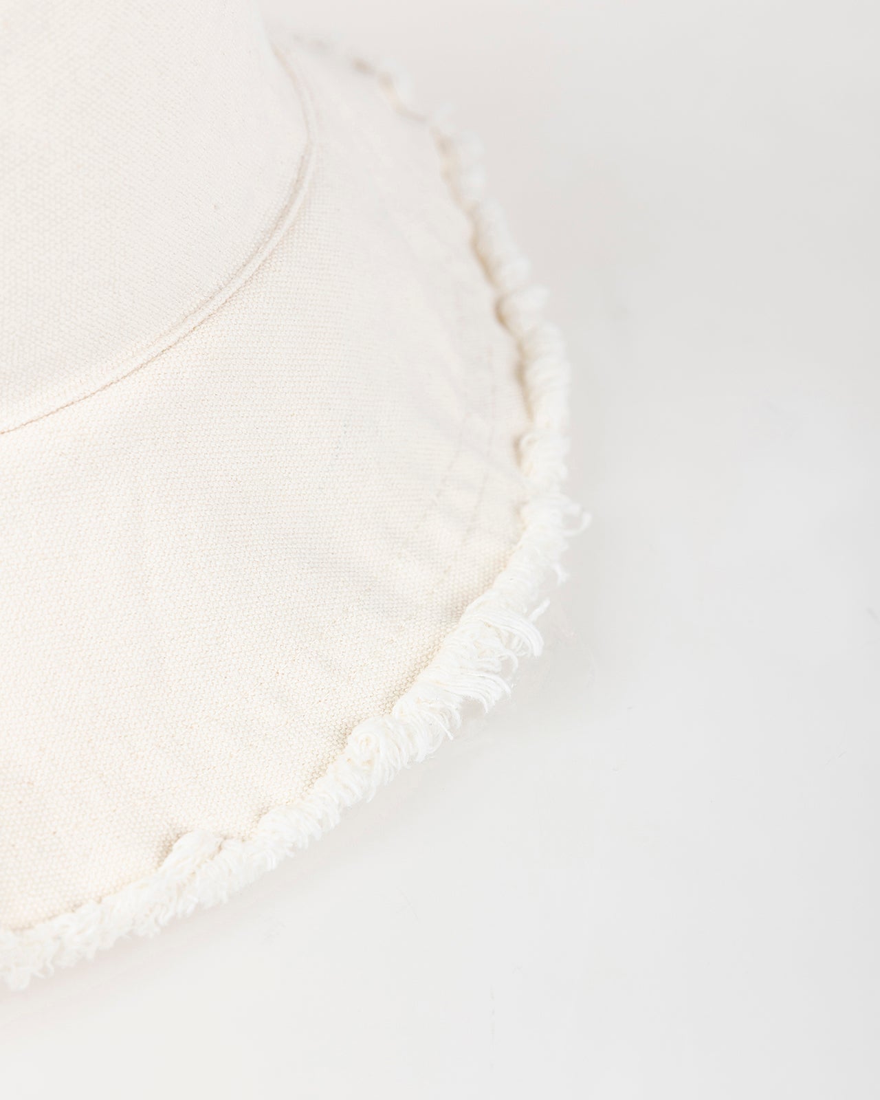 Gorro bucket deshilachado