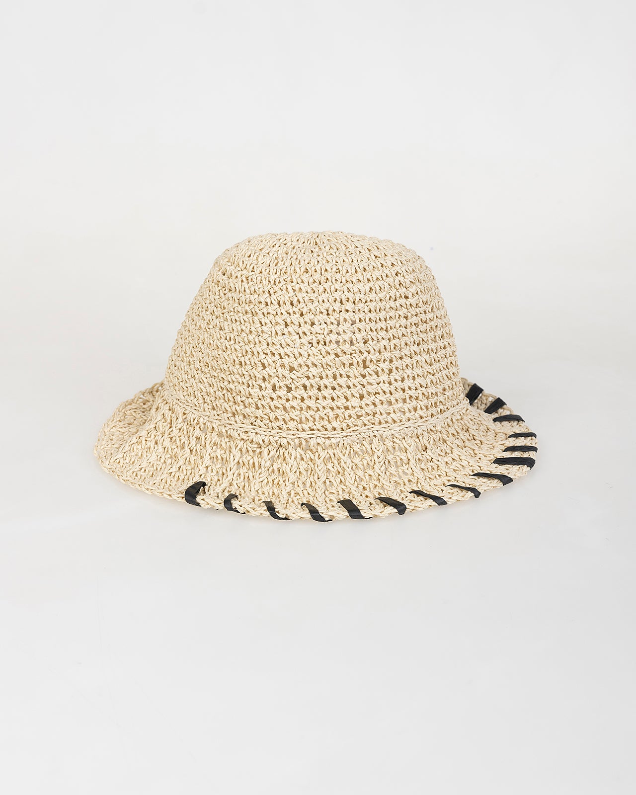Gorro bucket rafia