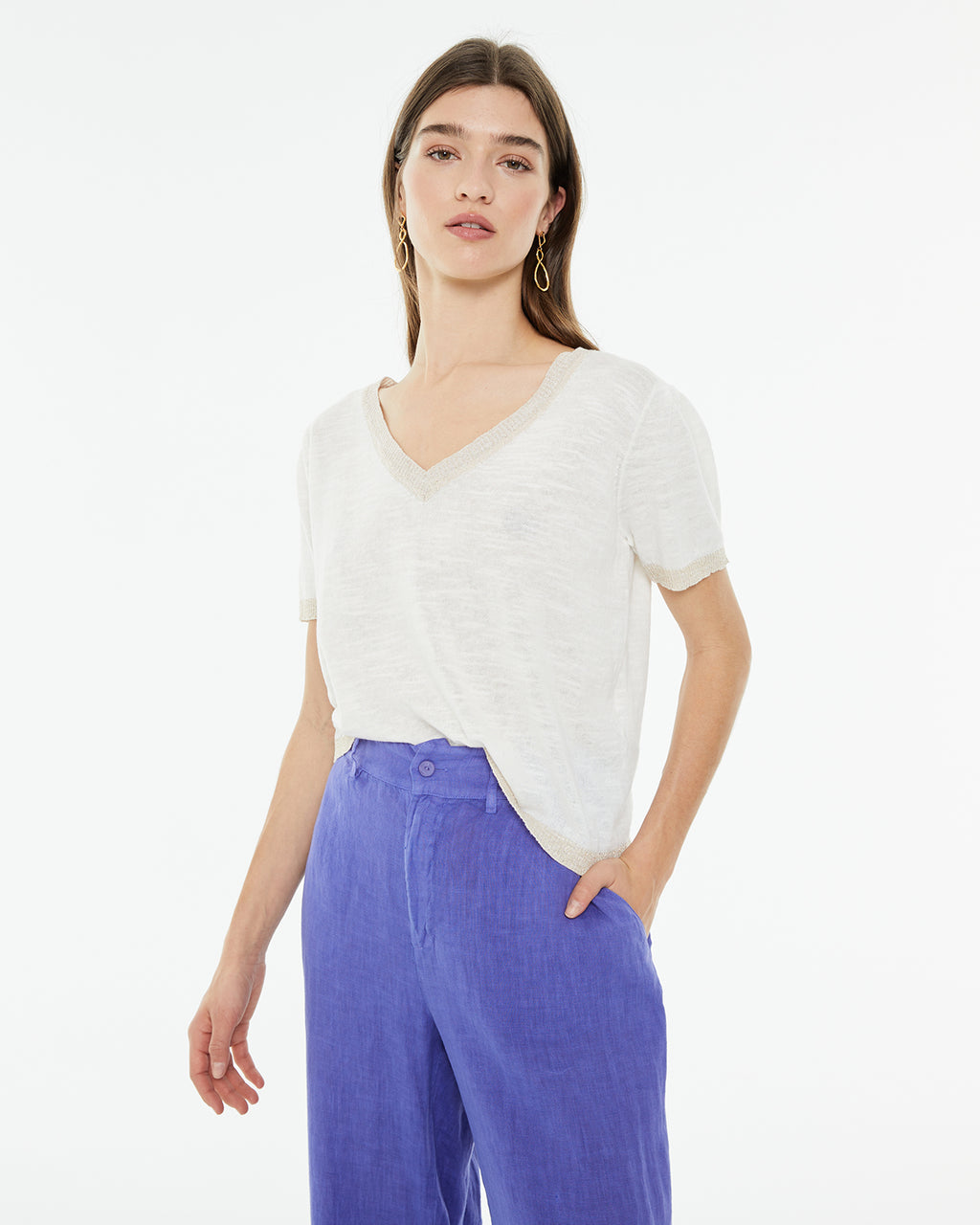 Jersey cuello pico de manga corta con detalle tira escote