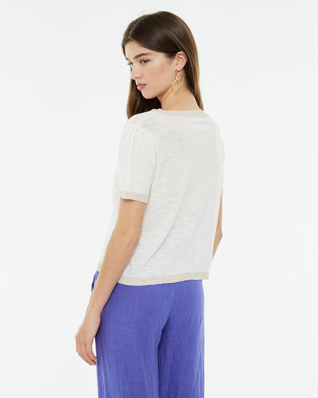 Jersey cuello pico de manga corta con detalle tira escote