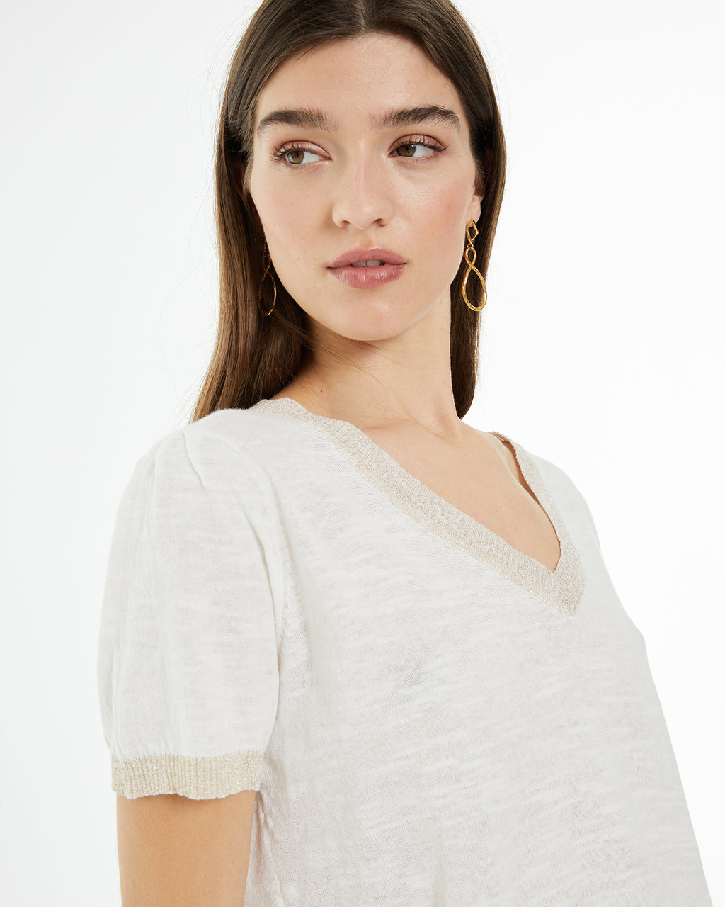 Jersey cuello pico de manga corta con detalle tira escote