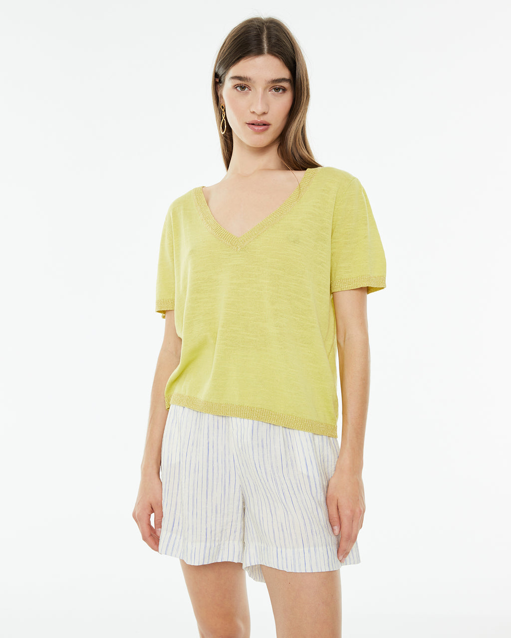 Jersey cuello pico de manga corta con detalle tira escote