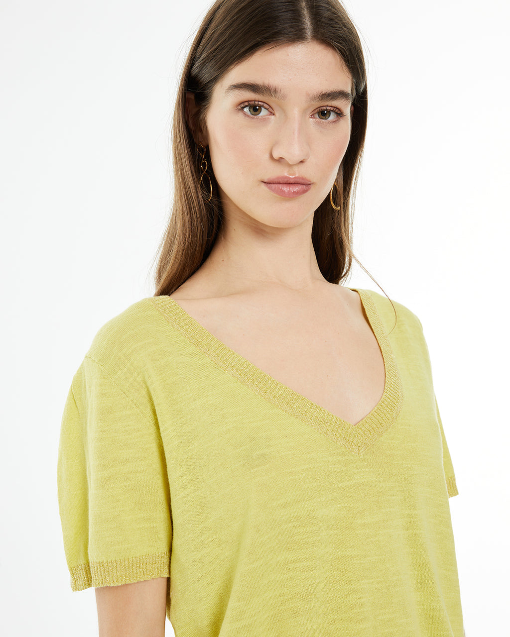 Jersey cuello pico de manga corta con detalle tira escote