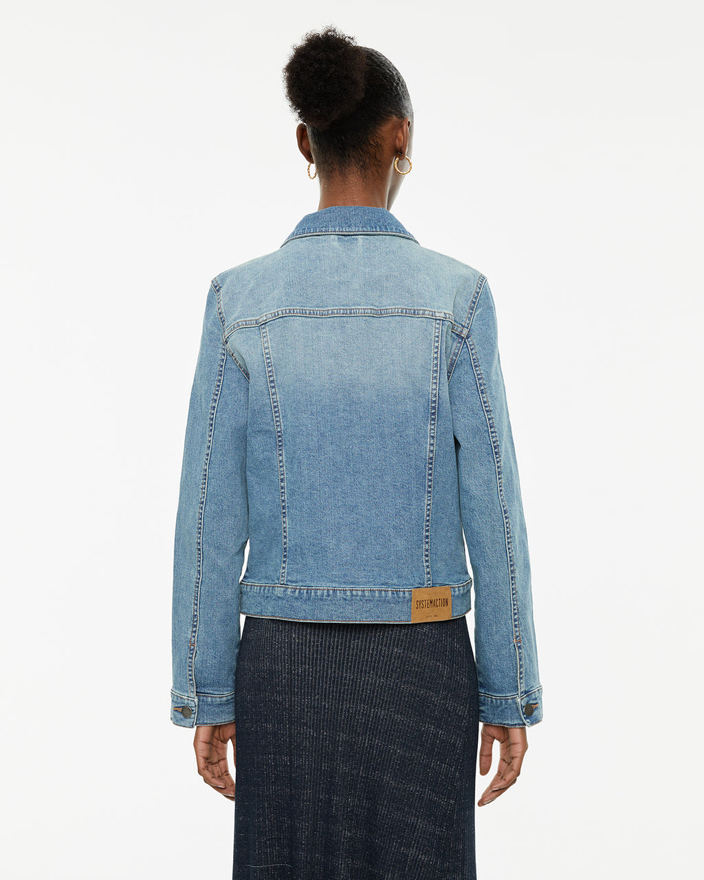 Cazadora denim manga larga con cuello camisero y botones plata