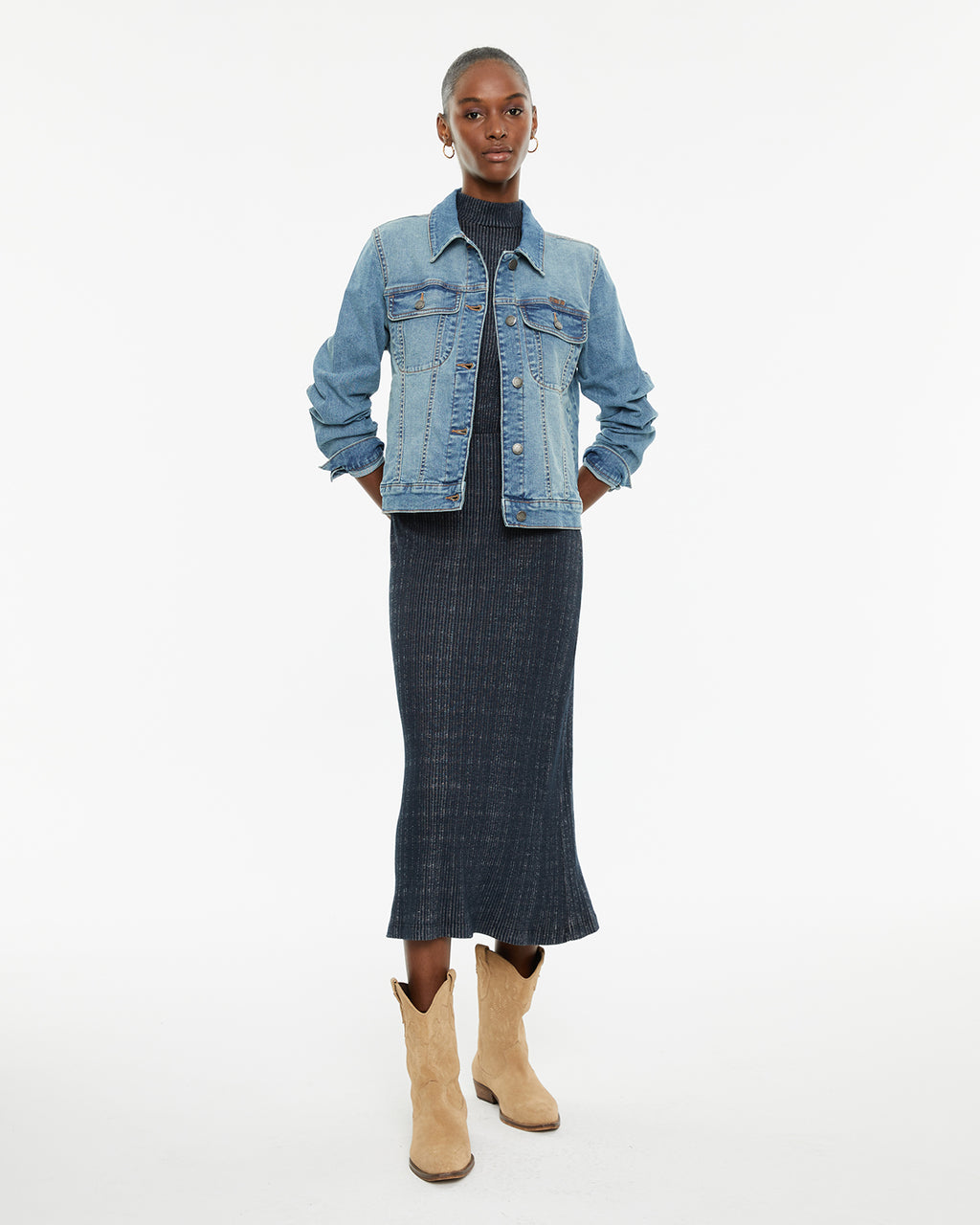 Cazadora denim manga larga con cuello camisero y botones plata