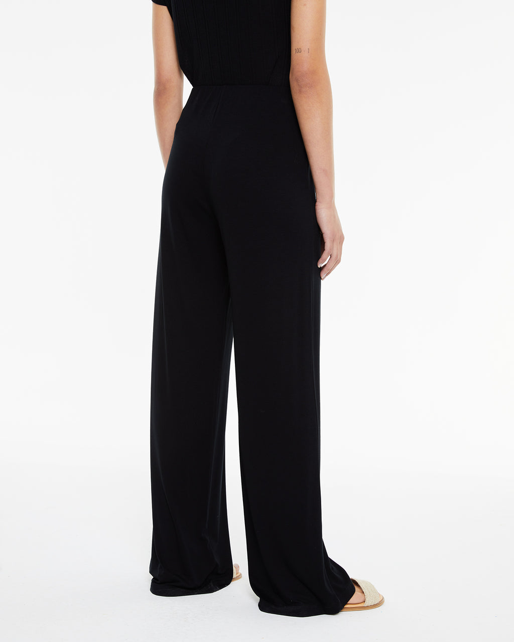 Pantalón básico largo de mujer evasé negro