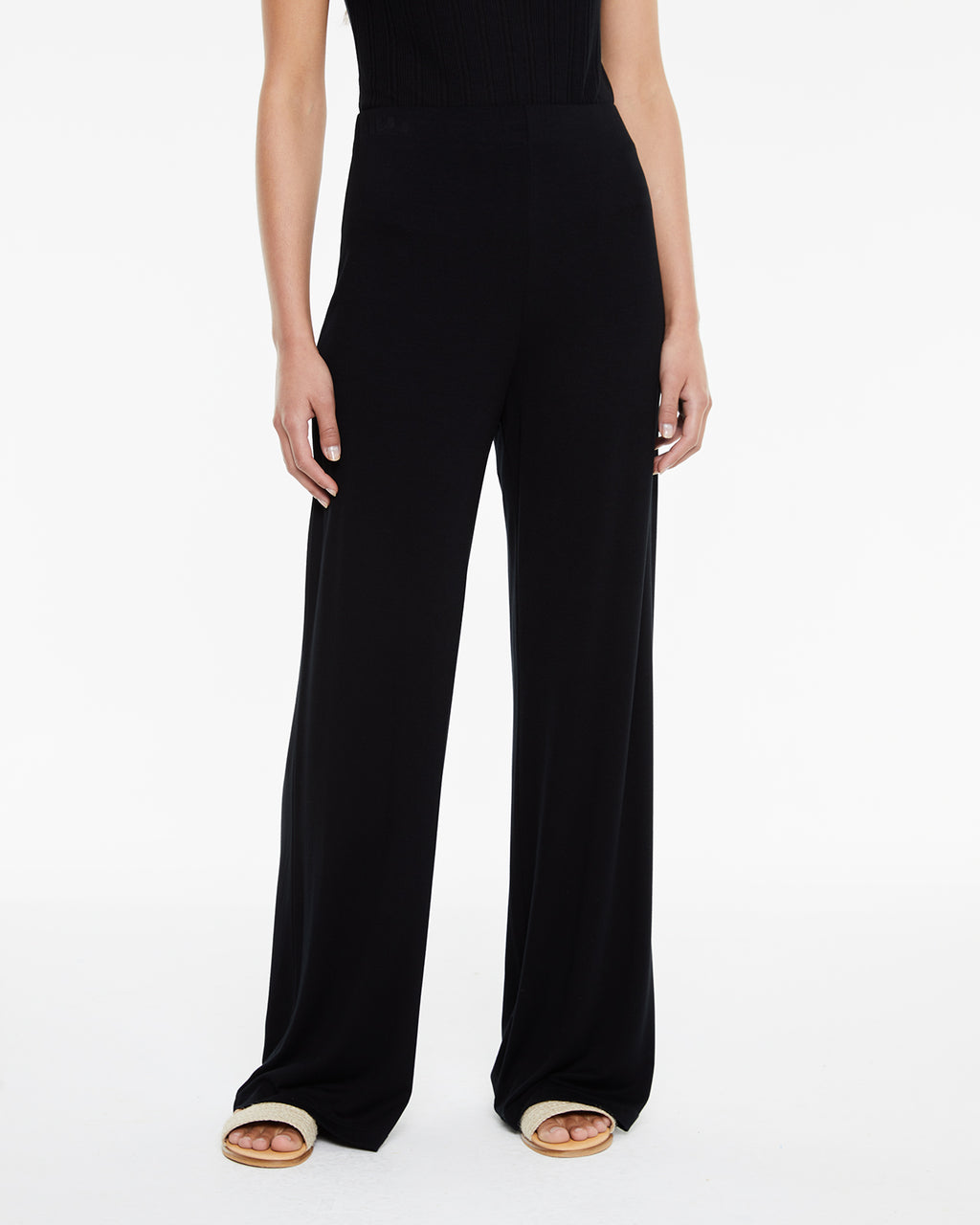 Pantalón básico largo de mujer evasé negro