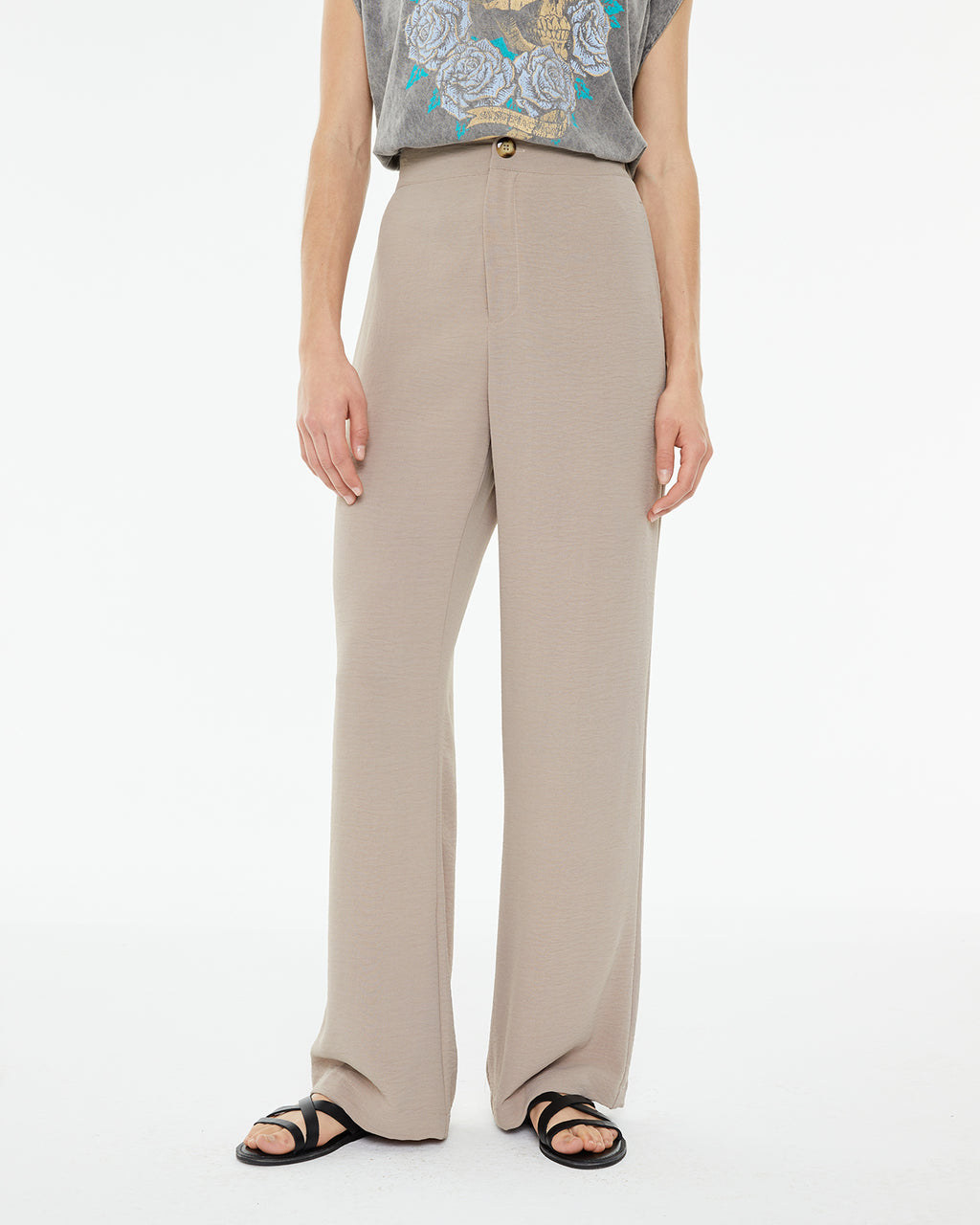 Pantalón fluido con goma en cintura y pinzas delanteras