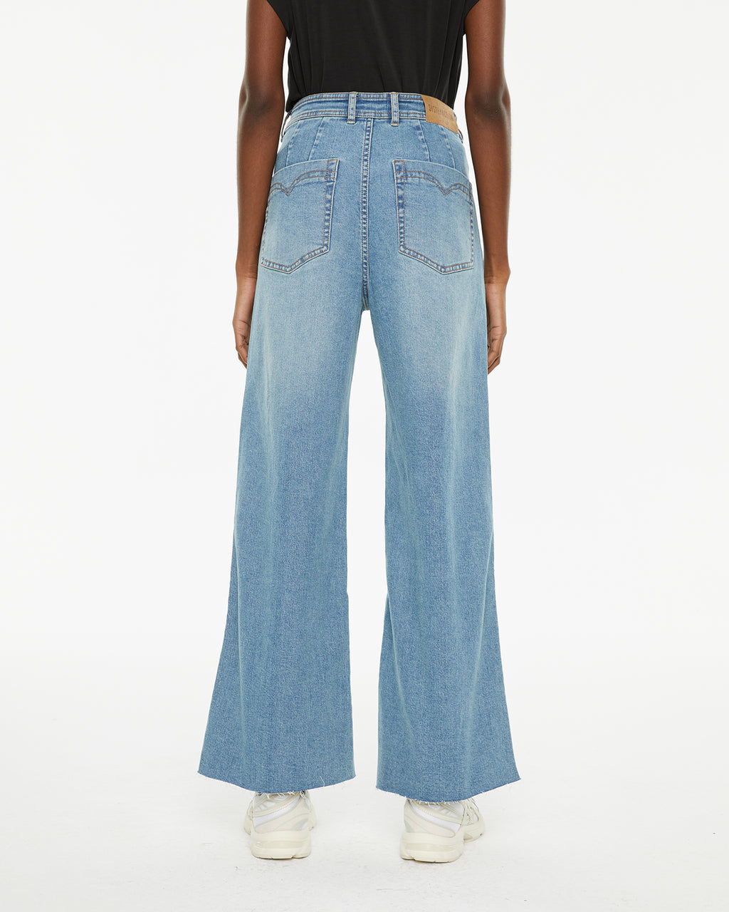 Pantalón vaquero wide leg tiro medio bolsillos delanteros vivo