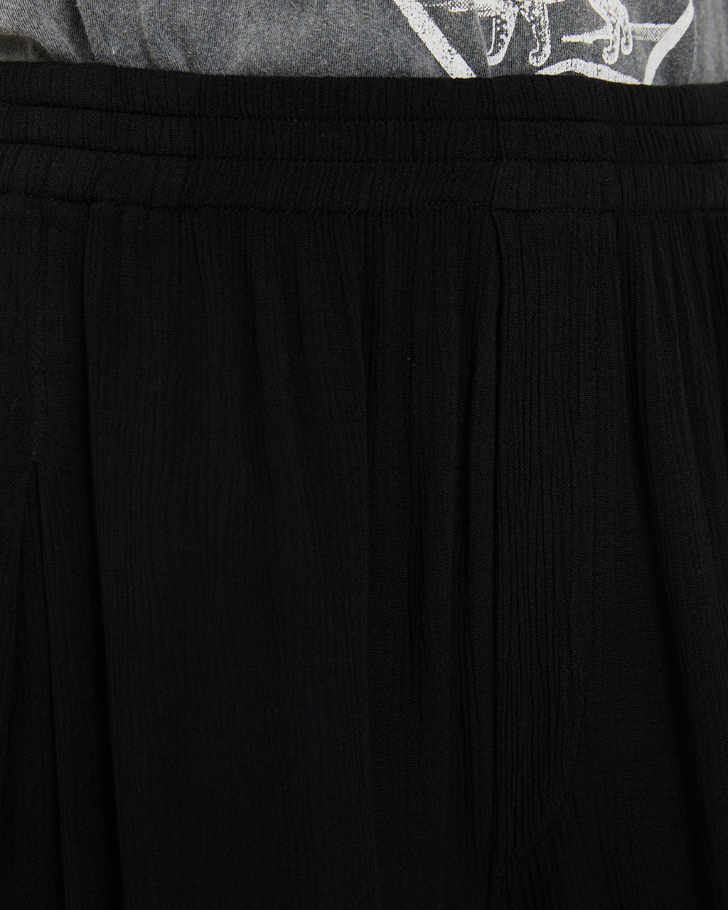 Short con pinzas delanteras y bolsillos laterales