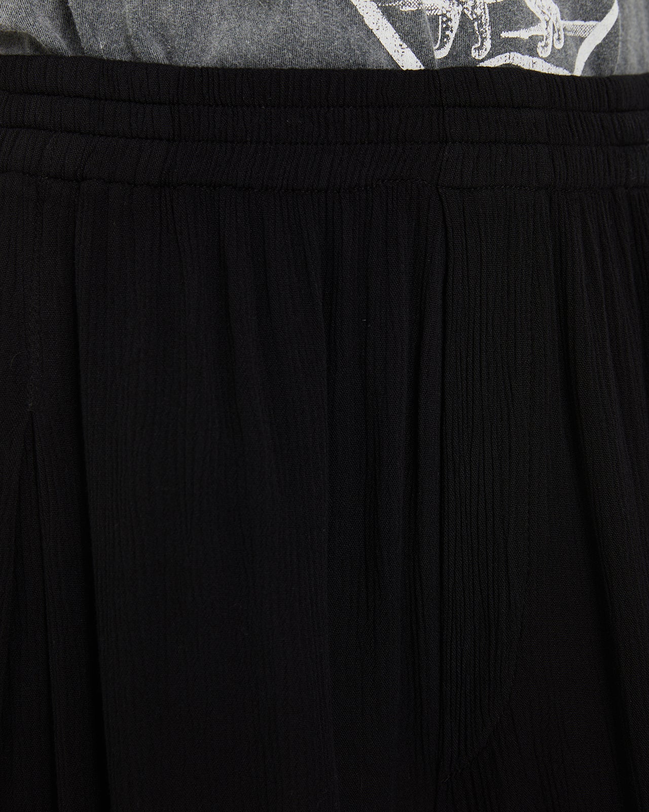 Short con pinzas delanteras y bolsillos laterales