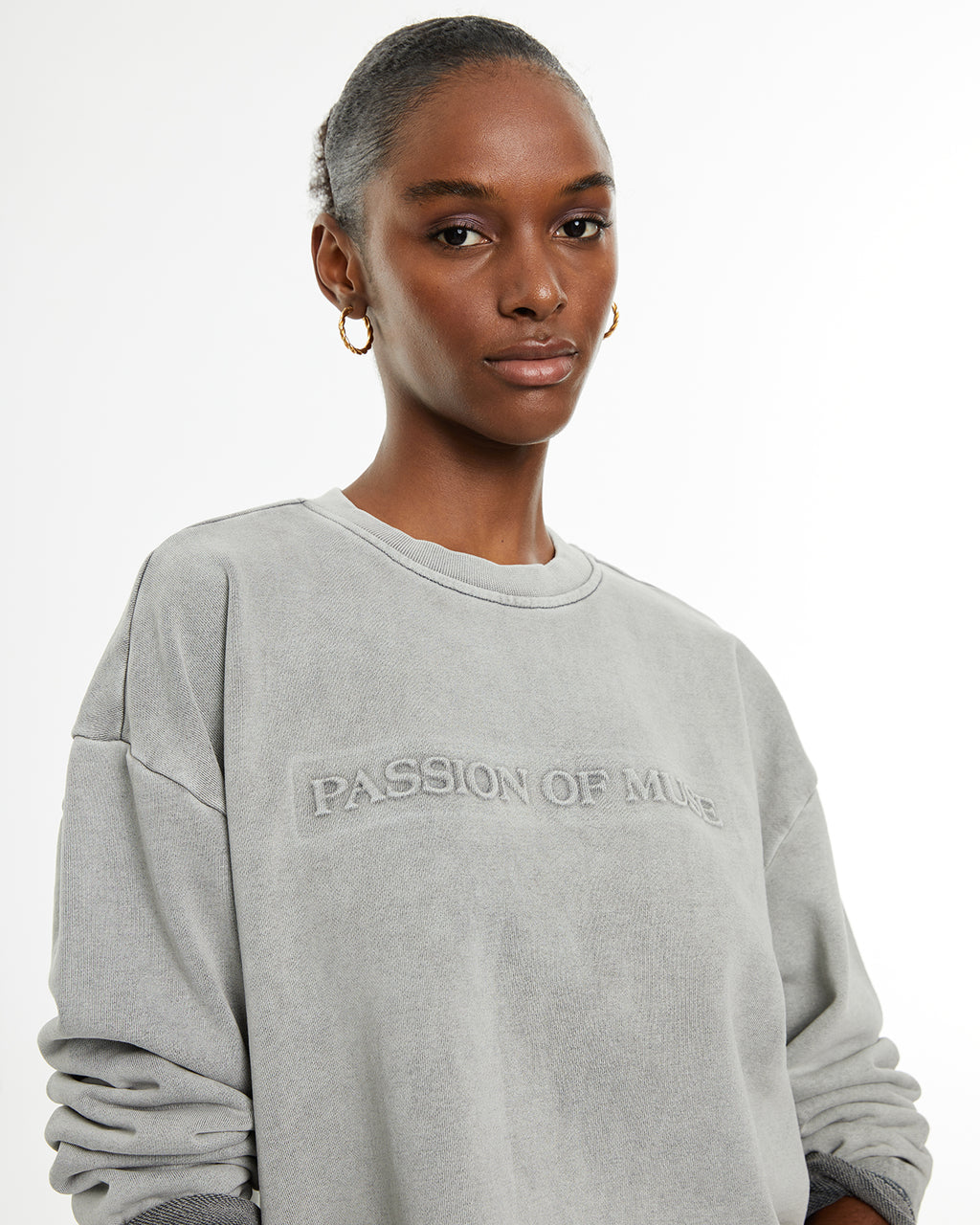 Sudadera de manga larga abullonada con frase en relieve