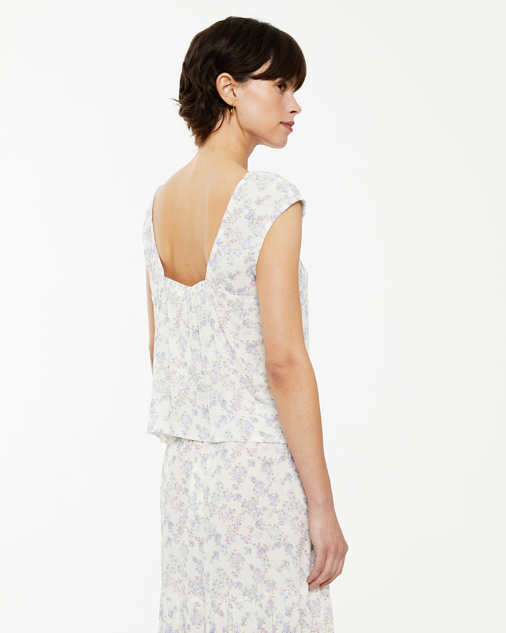 Top estampado floral con frunce en escote