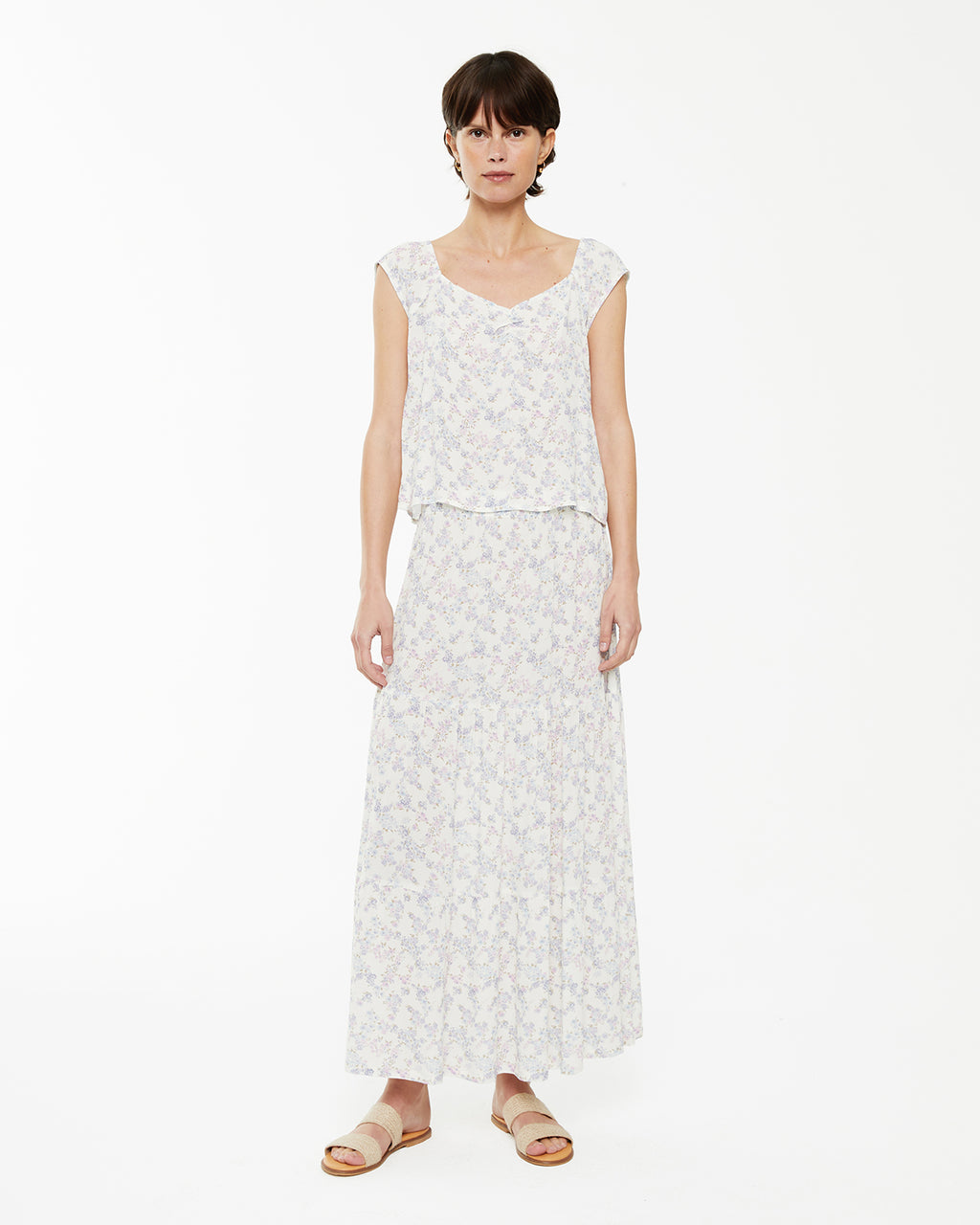 Top estampado floral con frunce en escote
