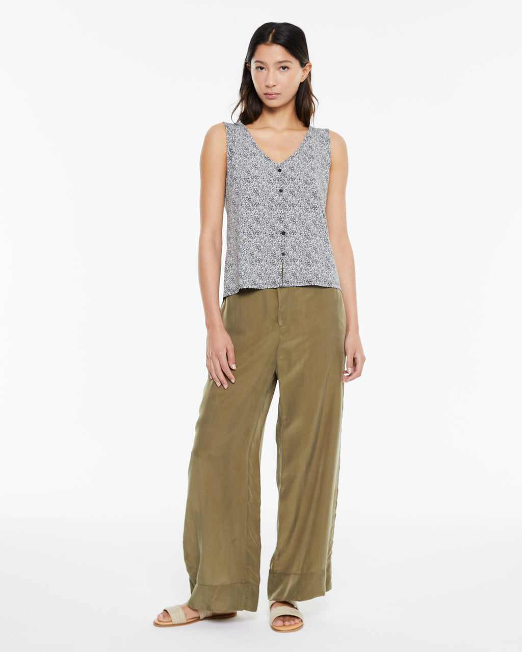 Top estampado bicolor con cierre de botones
