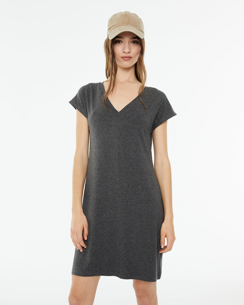 Vestido corto con escote pico y manga caída