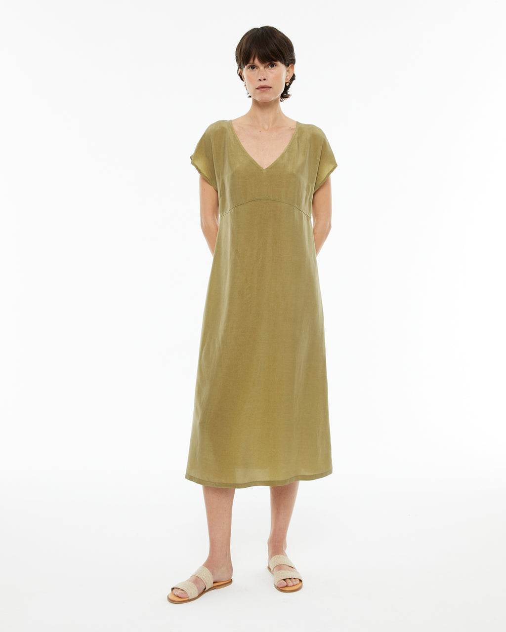 Vestido midi de cupro con cuello pico