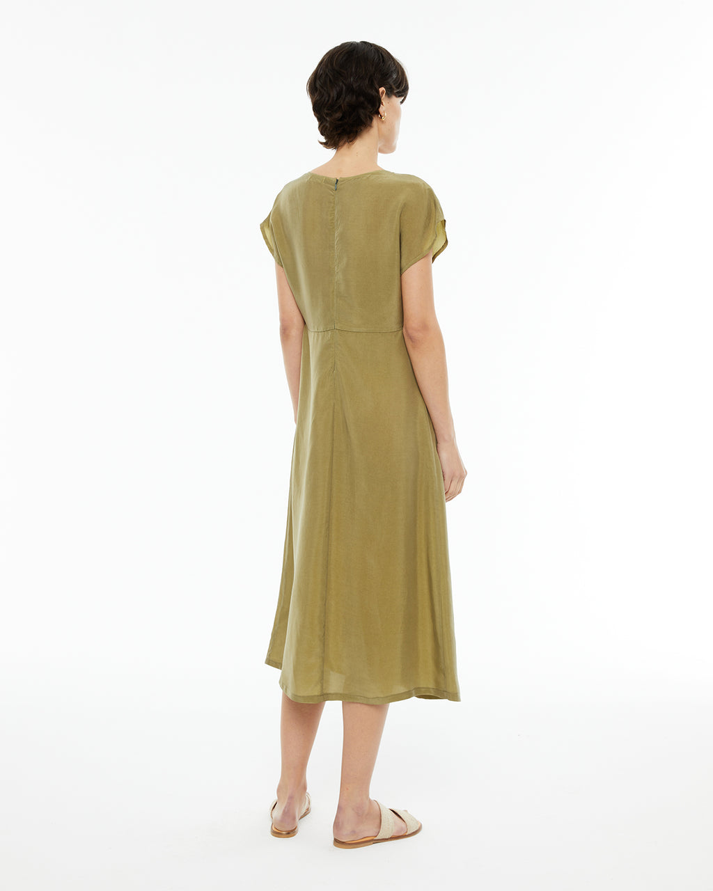 Vestido midi de cupro con cuello pico