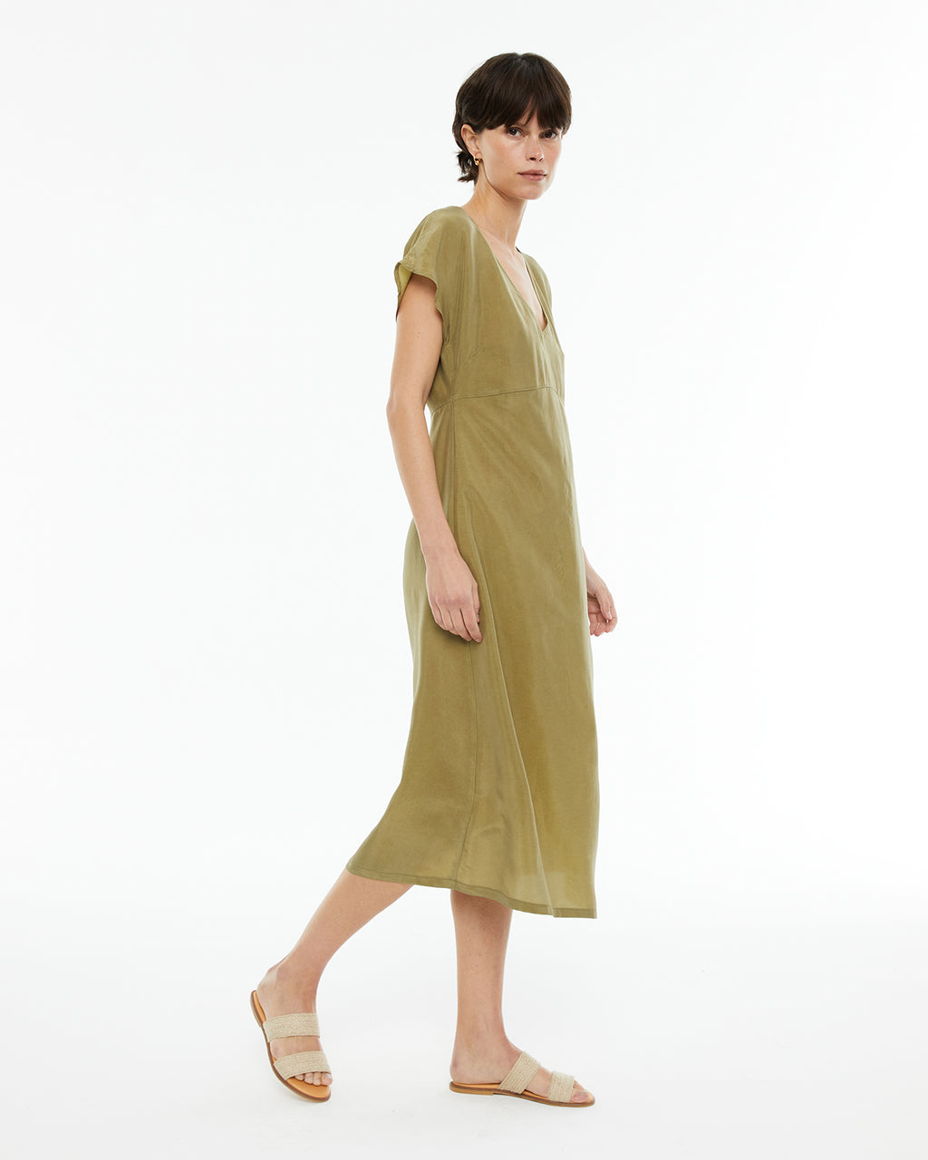 Vestido midi de cupro con cuello pico