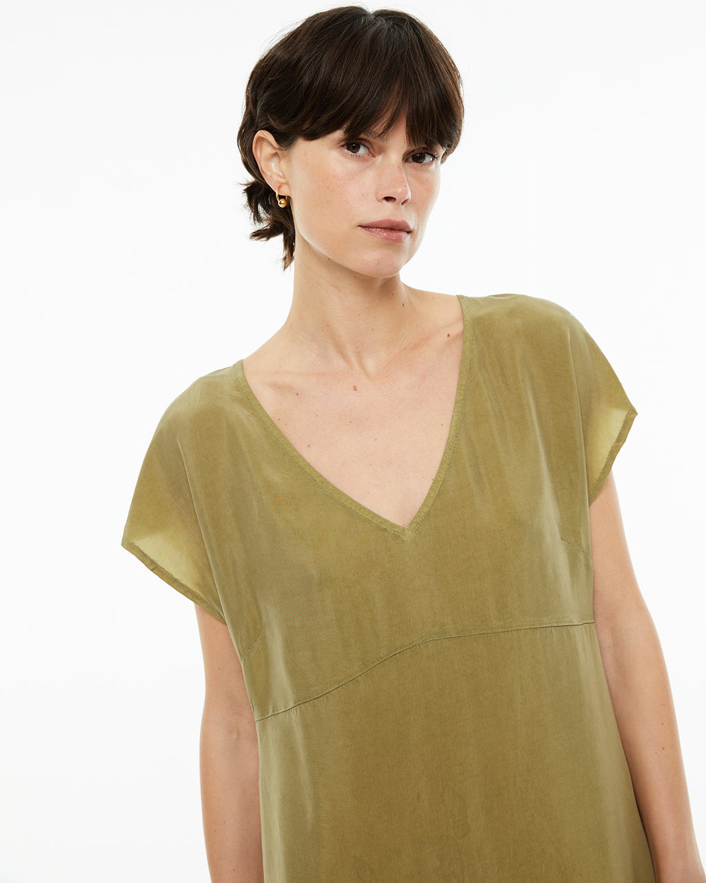 Vestido midi de cupro con cuello pico