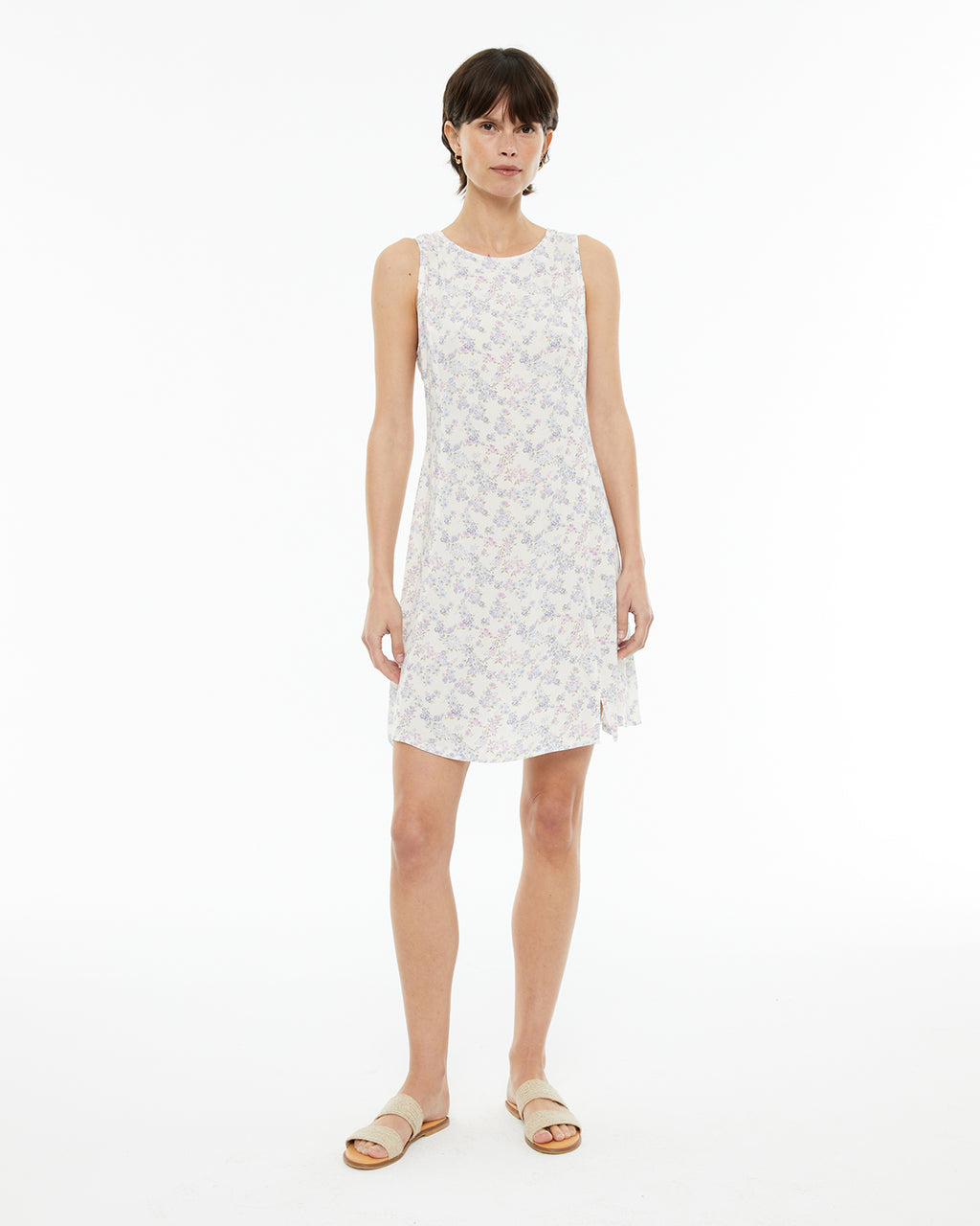 Vestido corto estampado floral costadillos en cuerpo