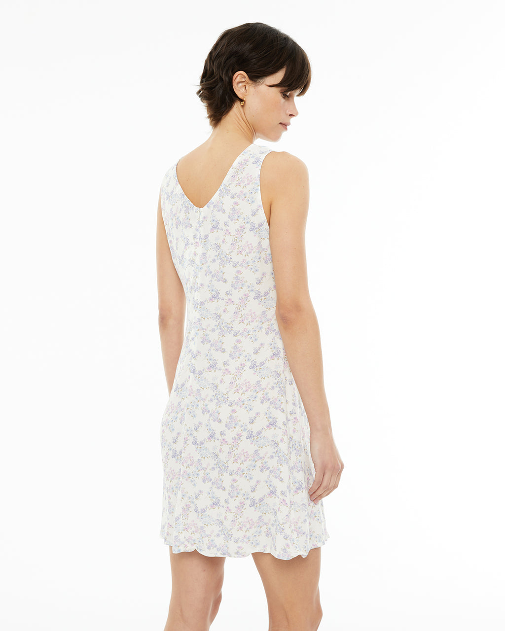 Vestido corto estampado floral costadillos en cuerpo