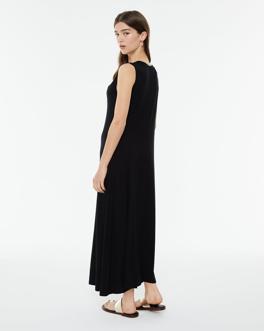 Vestido largo sin mangas con costadillos