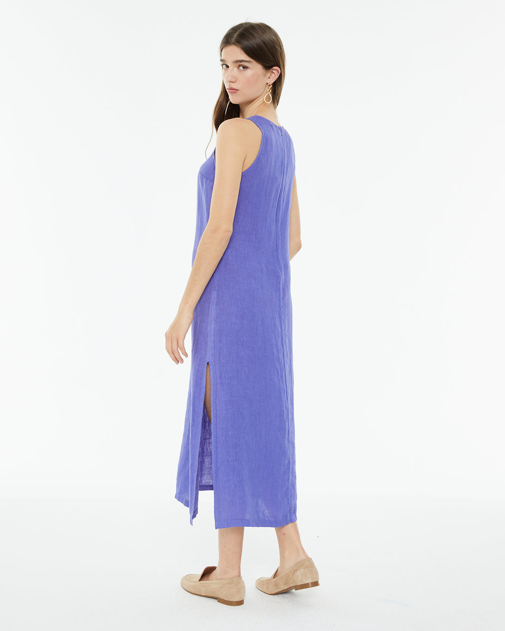 Vestido midi de lino sin mangas con cuello redondo