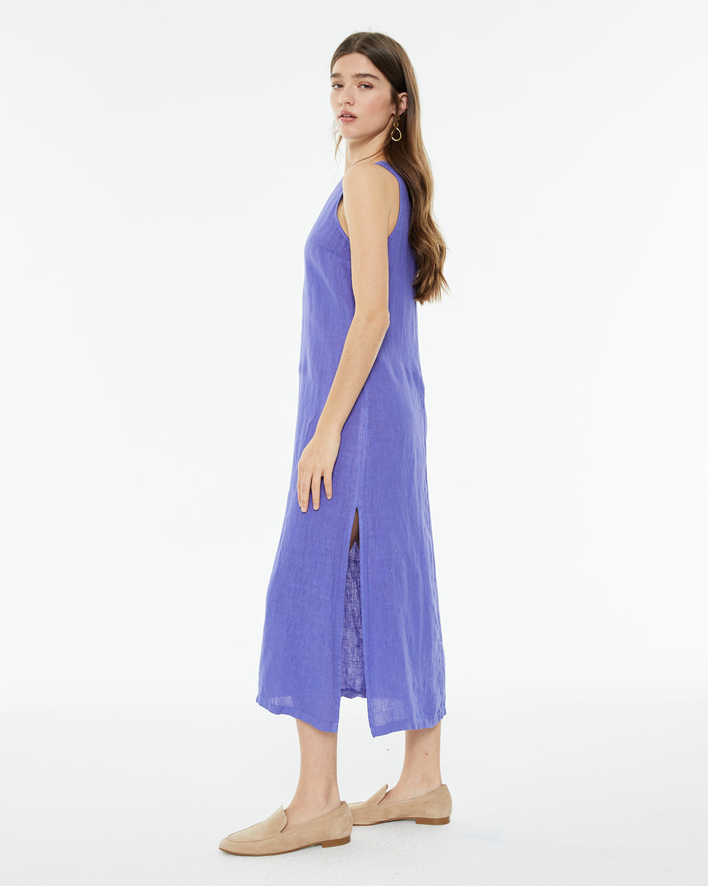 Vestido midi de lino sin mangas con cuello redondo