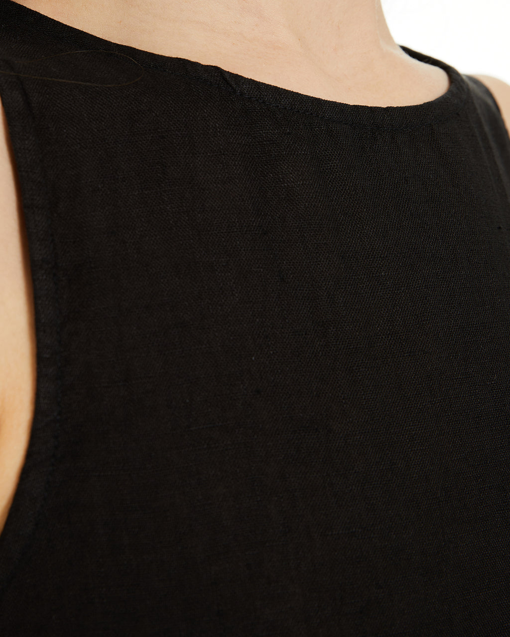 Vestido midi de lino sin mangas con cuello redondo