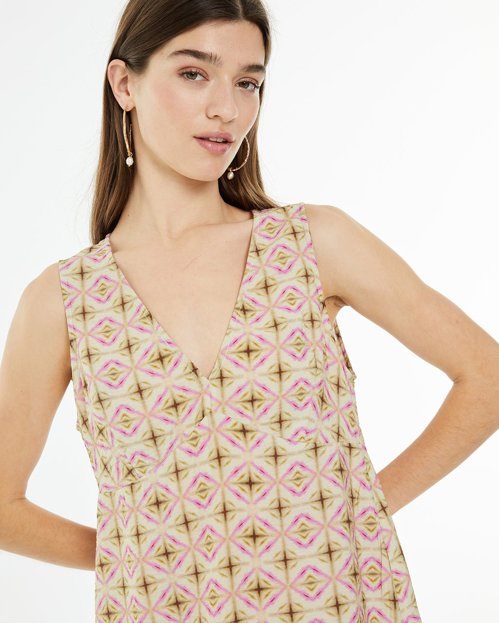 Vestido corto estampado geométrico corte bajo pecho