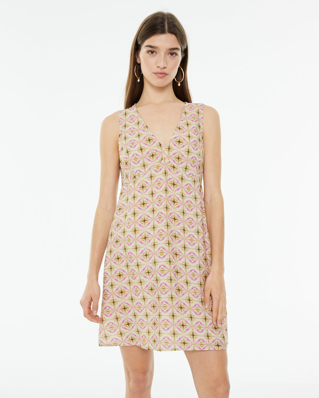 Vestido corto estampado geométrico corte bajo pecho