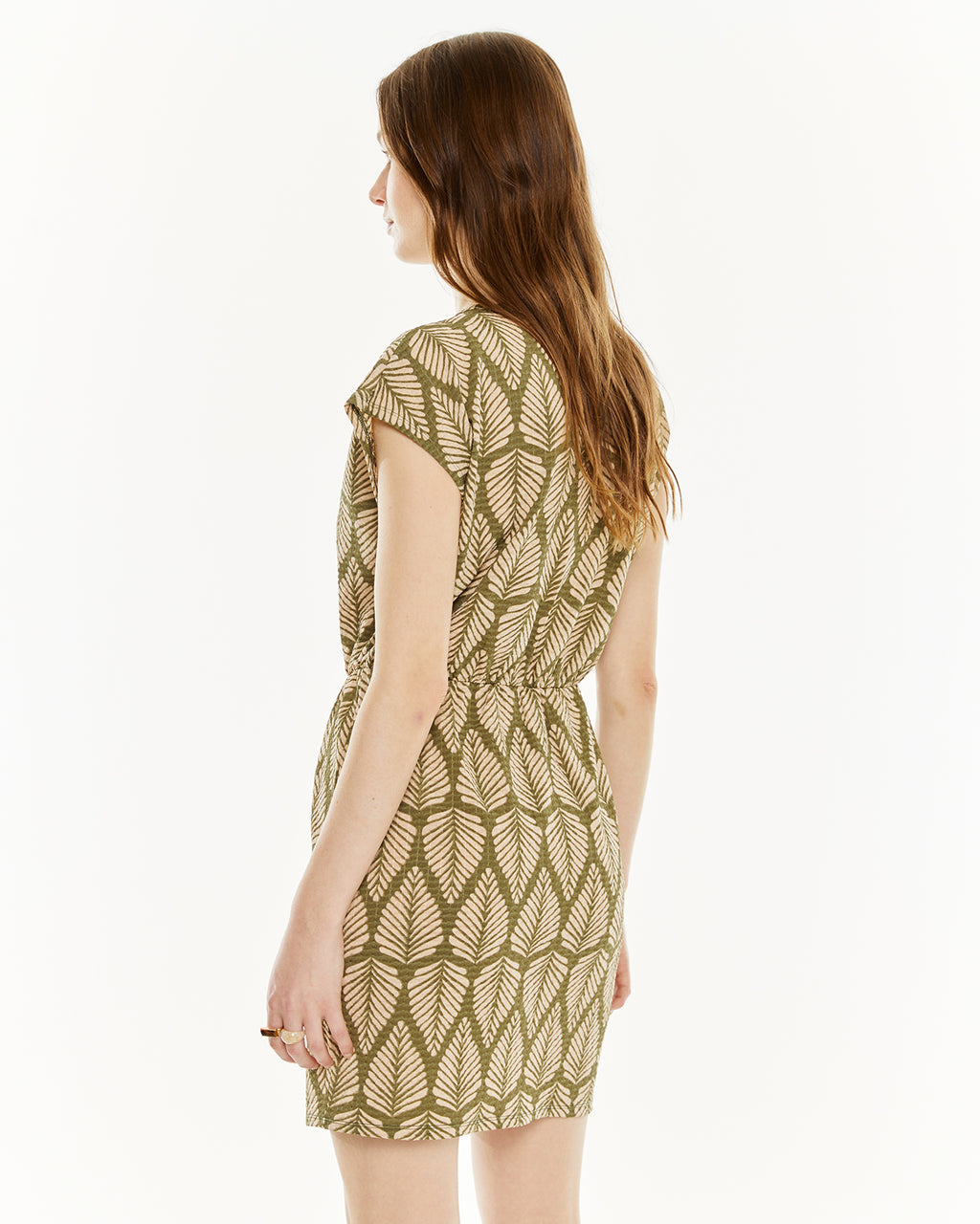Vestido corto con escote cruzado y goma cintura