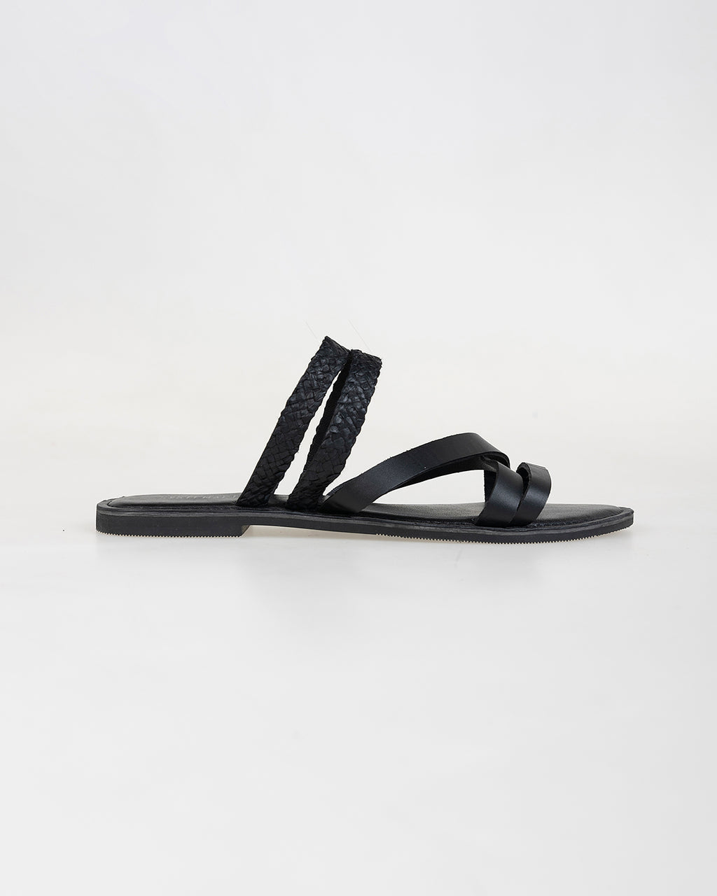 Sandalia plana negra tiras