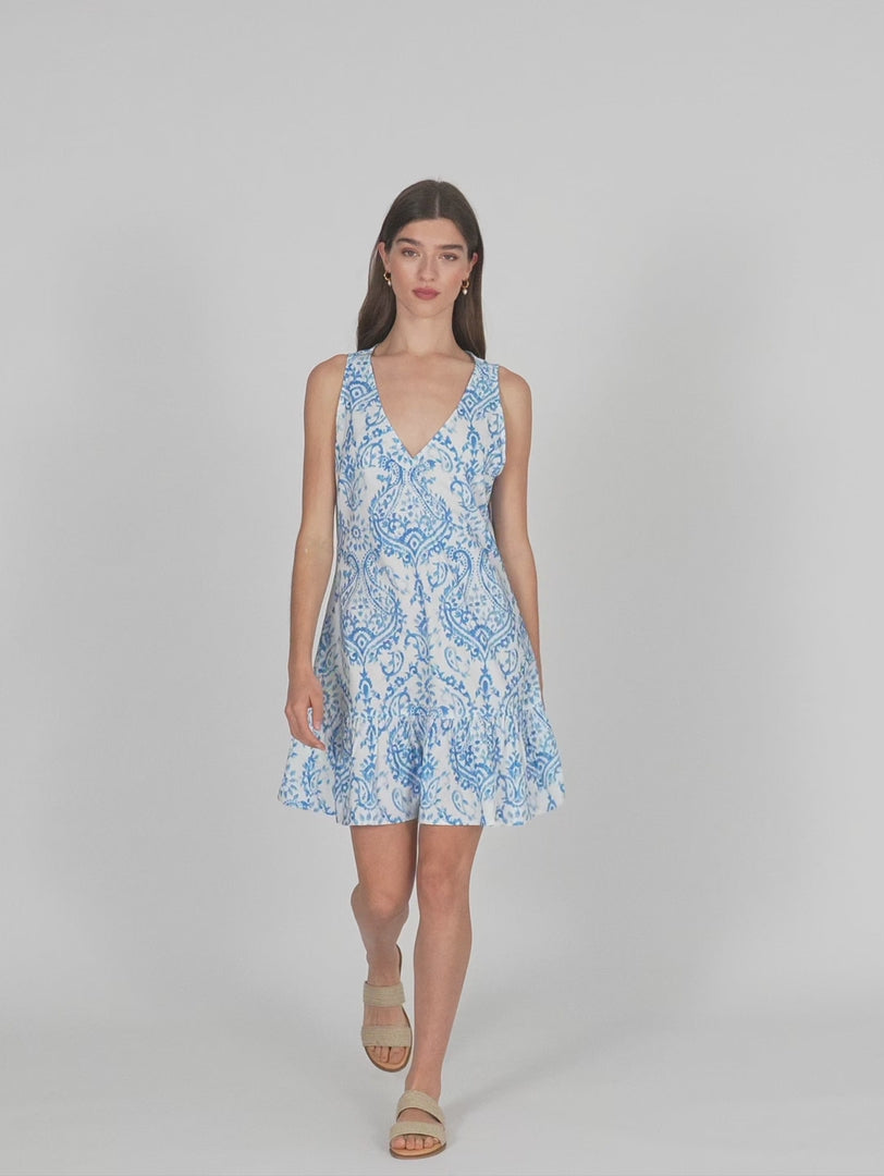 Vestido corto estampado con frunce en escote