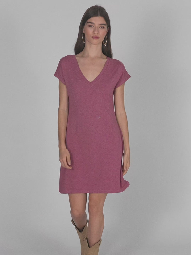 Vestido corto con escote pico y manga caída